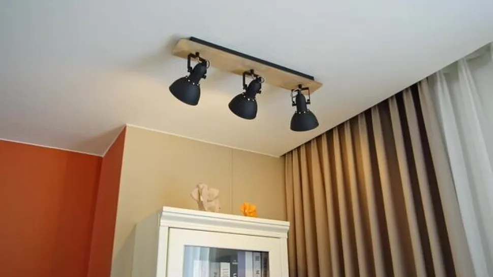 Lindby loftlampe Aylis, 3 lyskilder, 60 cm, sort, træ, E14