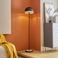 Lindby Lonnaris gulvlampe med rattan, sort