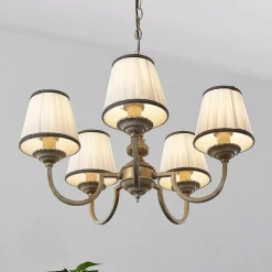 Lindby lysekrone Lumiel, 5-lys, creme/messing, tekstil