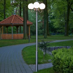 Lindby Samuel udendørslampe, 218 cm, 3 lyskilder, kugle, E27, IP44