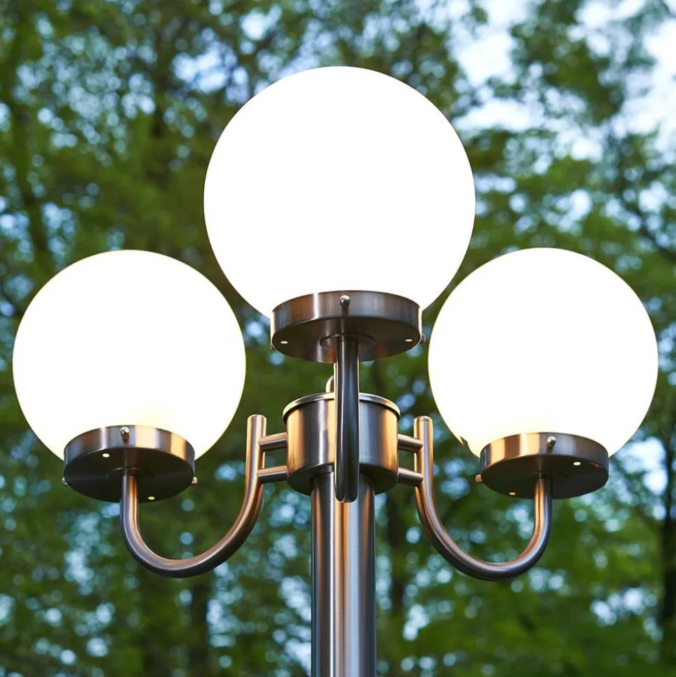 Lindby Samuel udendørslampe, 218 cm, 3 lyskilder, kugle, E27, IP44