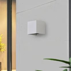 Lindby Smart udendørs LED-væglampe Dara, 10 cm, hvid, CCT Tuya