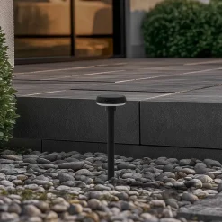 Lindby Solar-LED-lampe med jordspyd Brinca, sort, PC, sensor