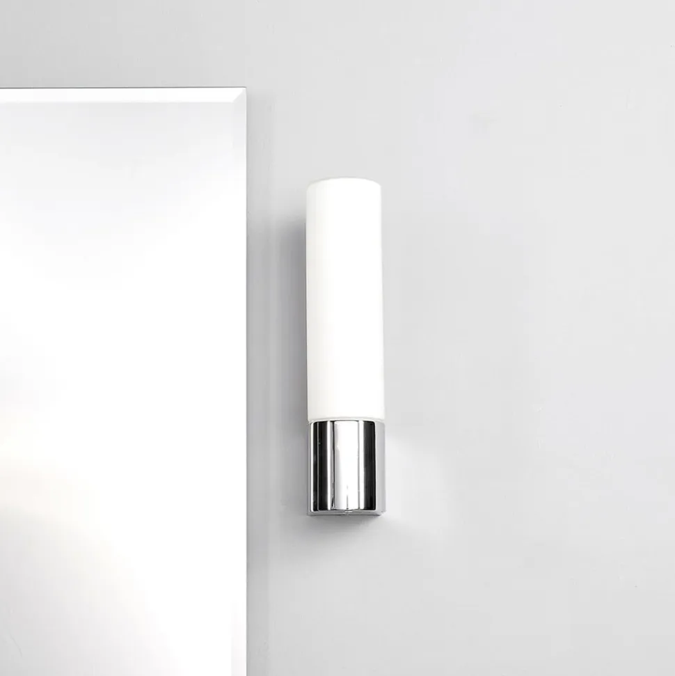 Lindby spejllampe Melike, 27 cm, krom, IP44, stikkontakt