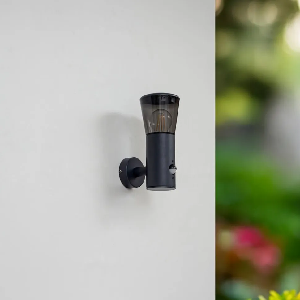 Lindby udendørs væglampe Heulo, Ø 10,5 cm, røggrå, sensor