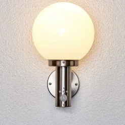 Lindby udendørs væglampe Nada, stål, glas, sensor, E27