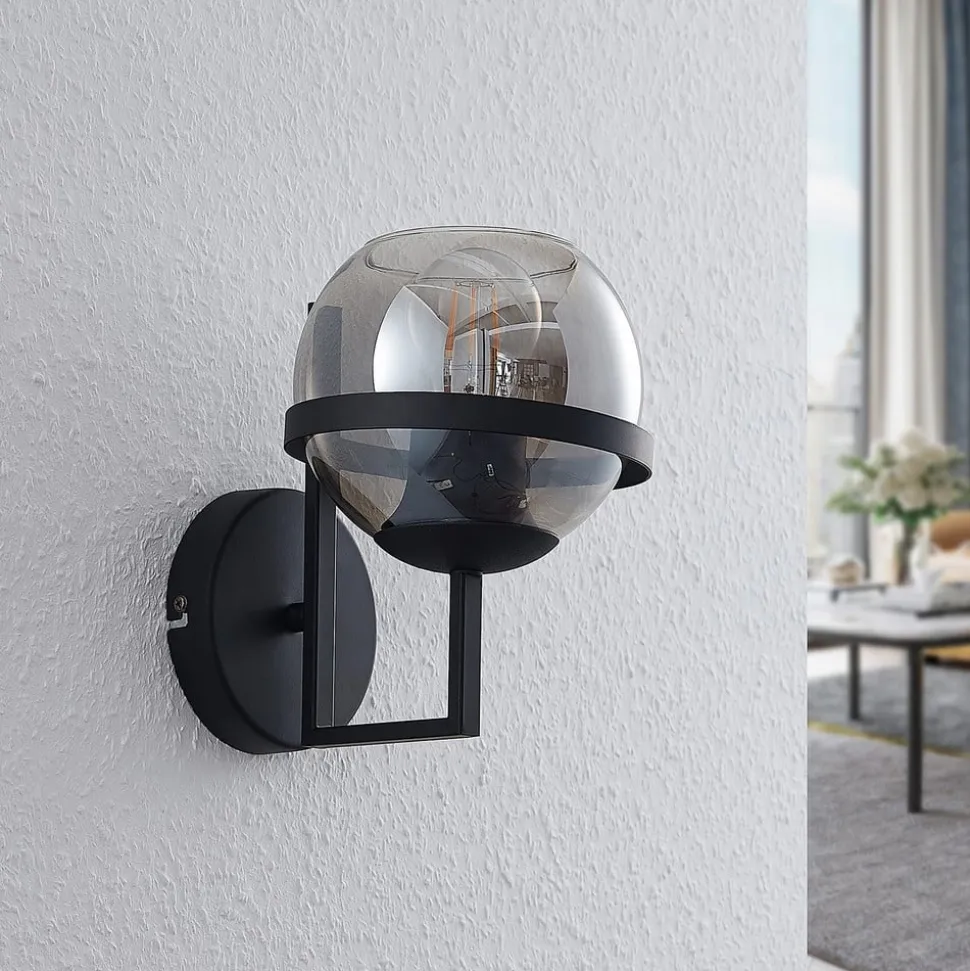 Lindby væglampe Marinka, højde 20 cm, sort, røgfarvet glas