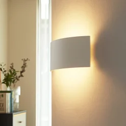 Lindby væglampe Naike, hvid, gips, højde 15 cm