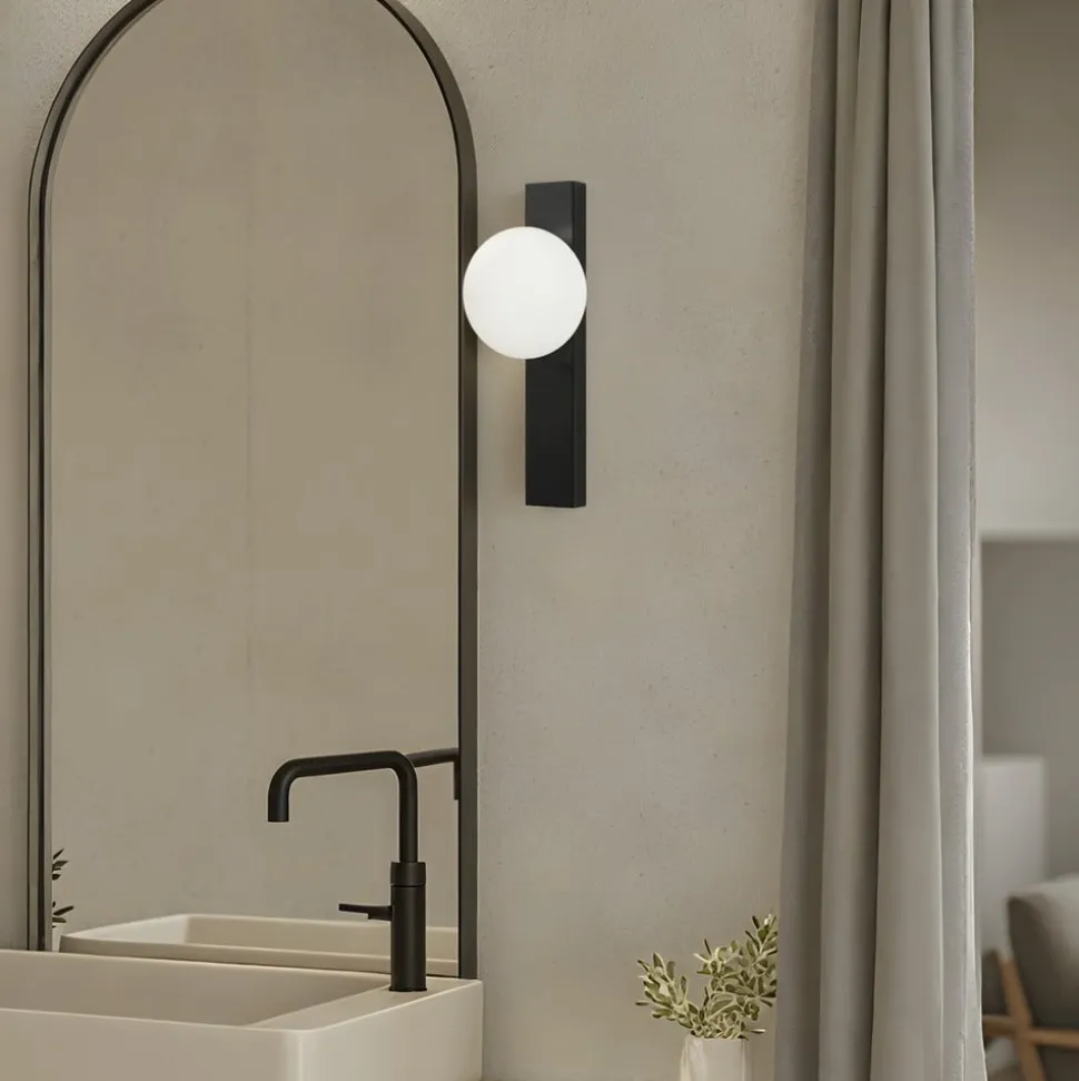 Lindby væglampe Tavrik, sort/hvid, højde 30 cm, glas