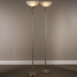 LINEAS tidløs gulvlampe, patineret messing