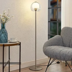 Lucande Kaiya gulvlampe med glasskærm