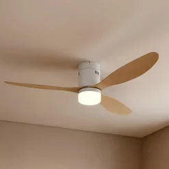 Lucande LED-loftventilator Kayu, hvid/træ, DC, 132 cm