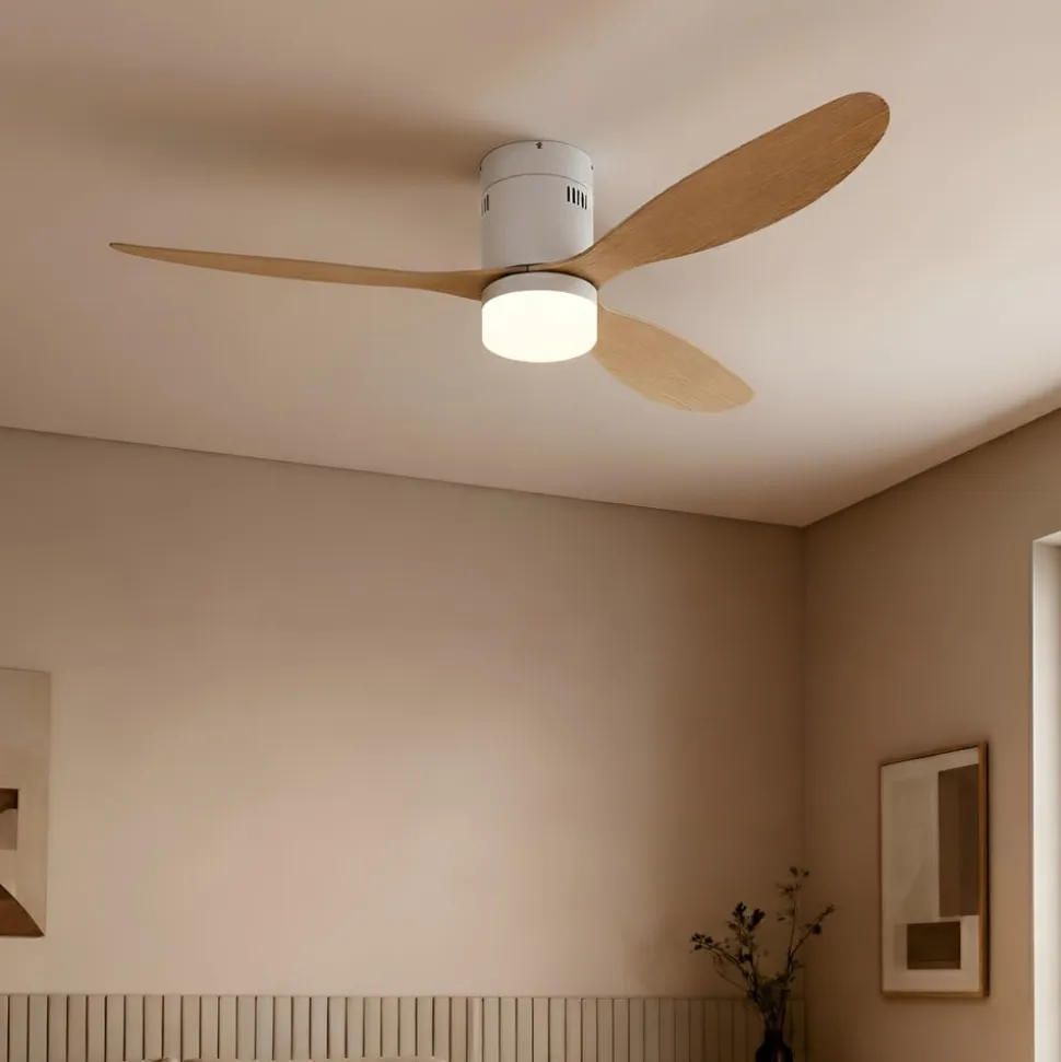 Lucande LED-loftventilator Kayu, hvid/træ, DC, 132 cm