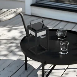 Lucande LED-solcellebordlampe Tilena, kantet, sort, dæmpbar