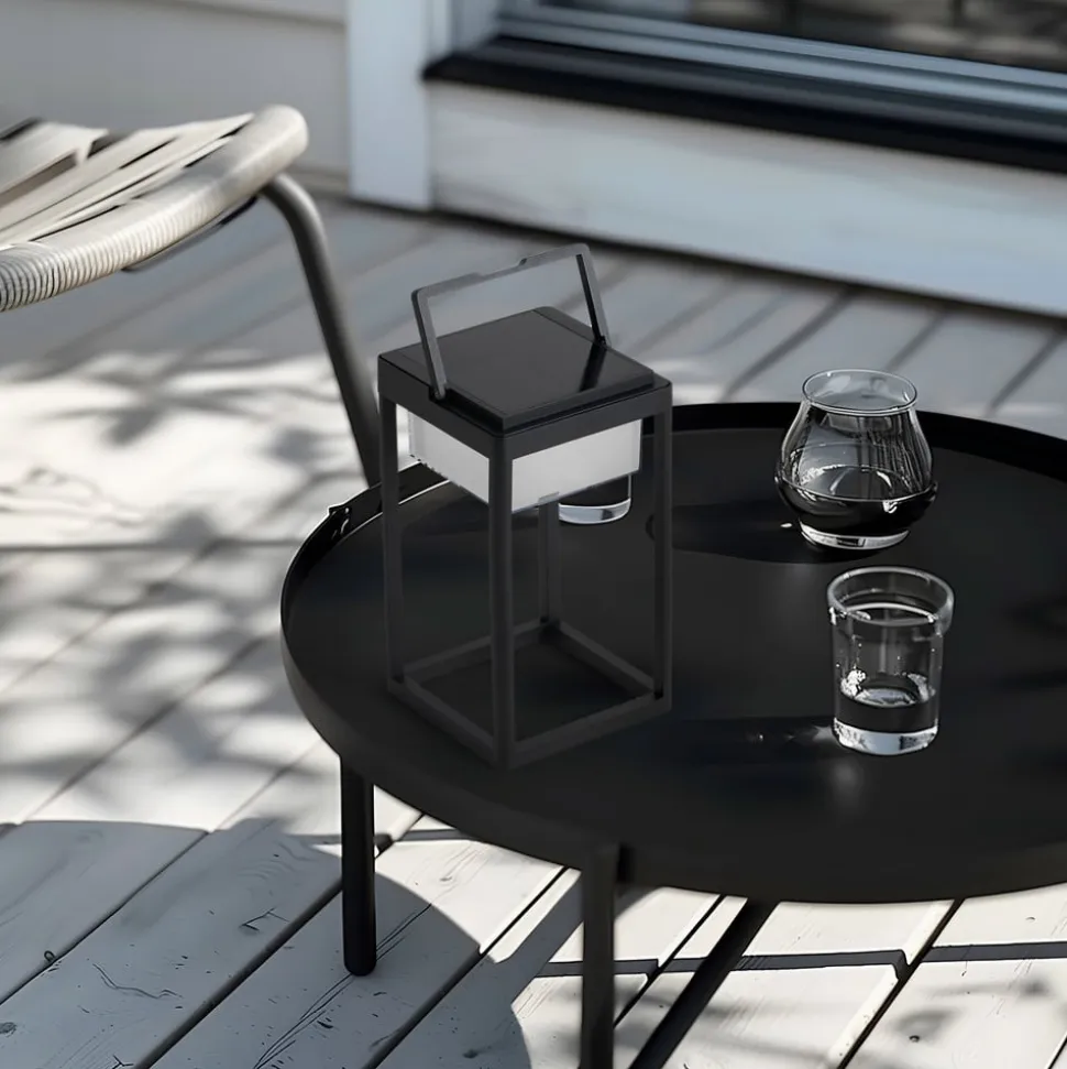 Lucande LED-solcellebordlampe Tilena, kantet, sort, dæmpbar