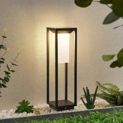 Lucande LED-solcellelampe Eliel, højde 50 cm, sort