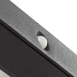 Lucande LED-solcelle-væglampe Tavon, kantet, sort, sensor