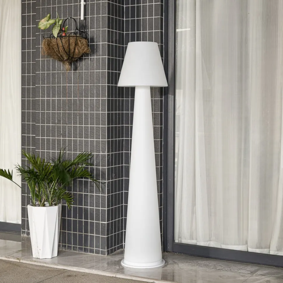 Lucande LED-terrasselampe Gauri, hvid, 153 cm, IP44