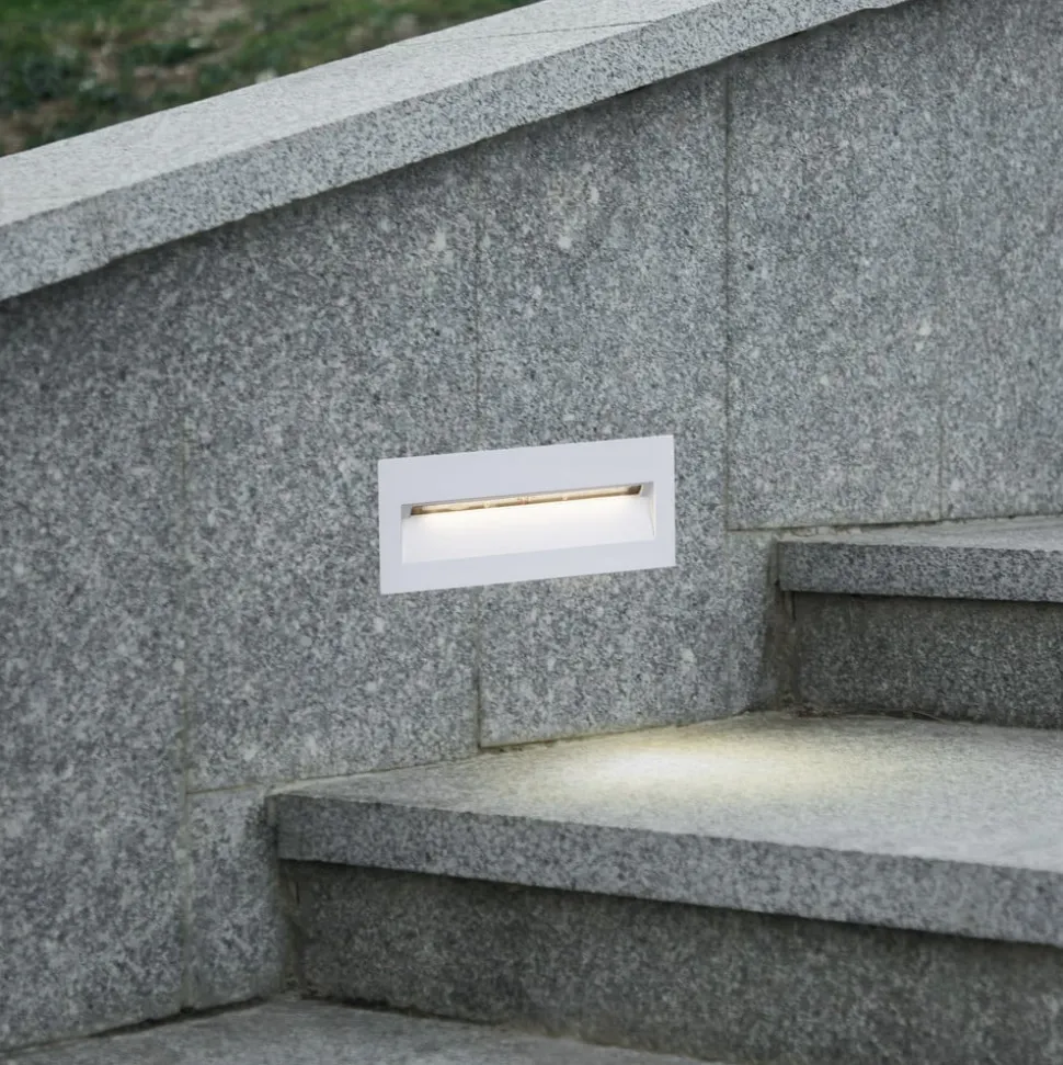 Lucande LED-vægindbygningslampe Loya, 23 x 8 cm, hvid, IP54
