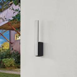 Lucande LED-væglampe Lisana, lodret, IP44