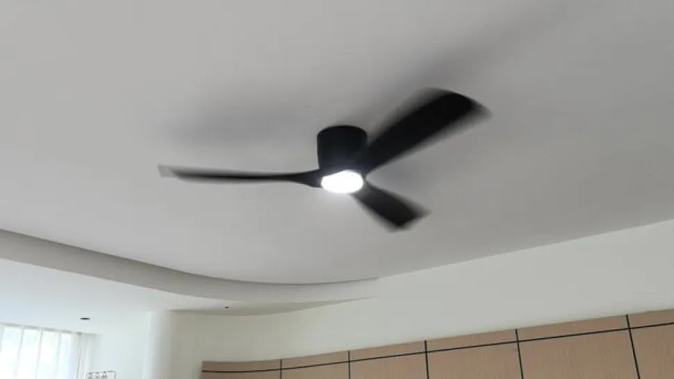 Lucande Smart LED-loftventilator Moneno, sort, DC, Tuya