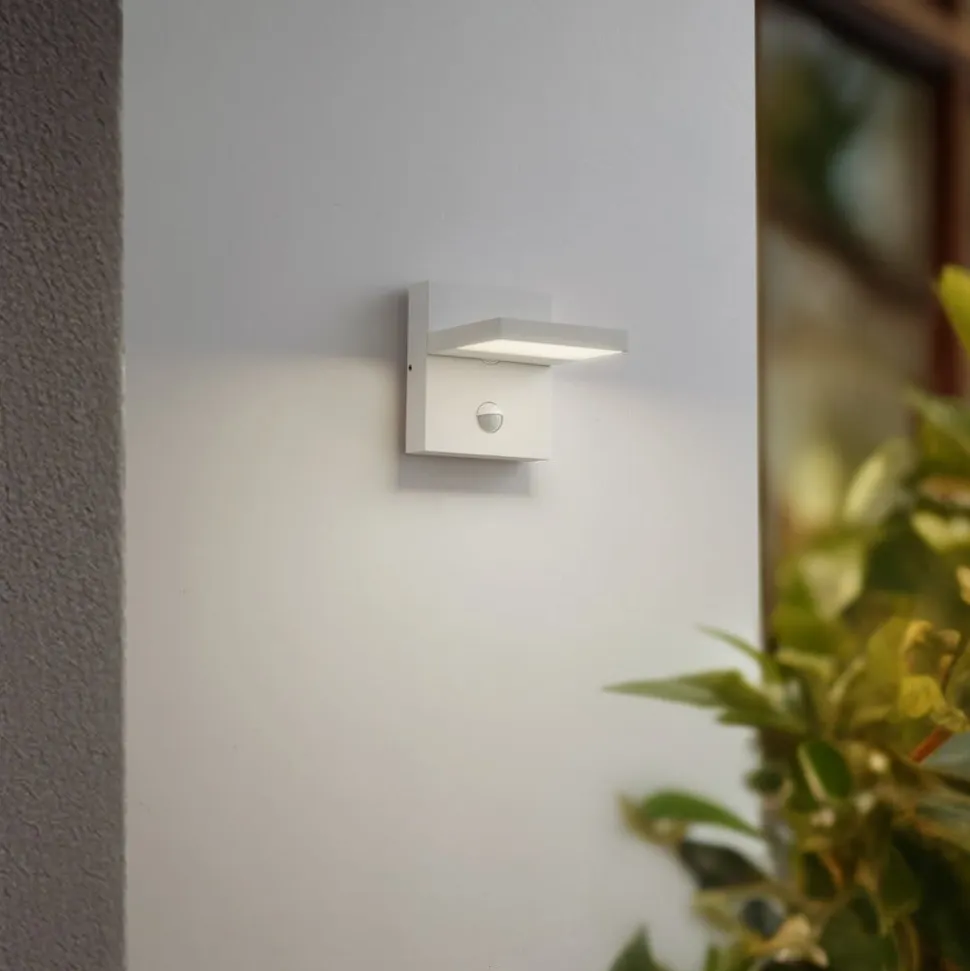 Lucande udendørs LED-væglampe Silvan, hvid, sensor, IP54, 16 cm
