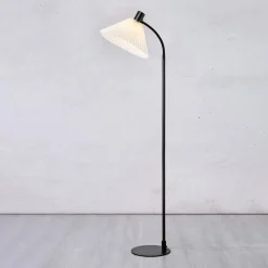 Mira tekstilgulvlampe, sort