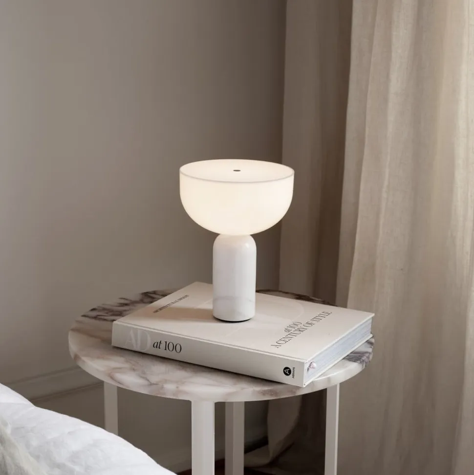 New Works Kizu genopladelig bordlampe hvid