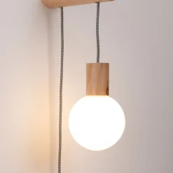 Nimbi væglampe, lyst træ, højde 67 cm, træ/glas