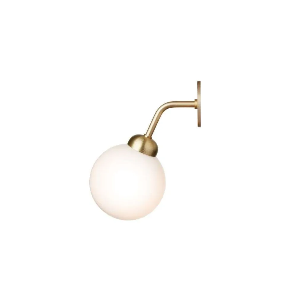 Nuura væglampe Apiales fast kablet 22 cm, messing/opal