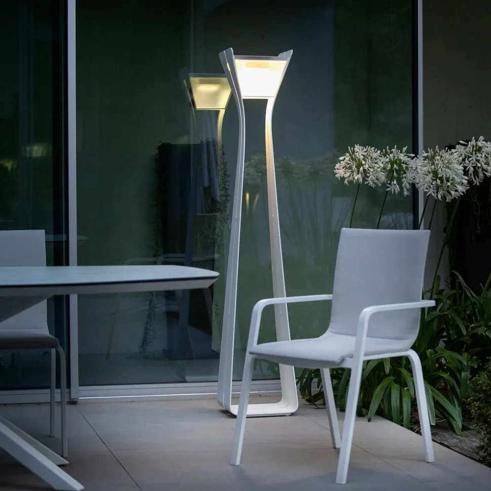 Osmoz LED-solcellelampe af aluminium, 175 cm, hvid