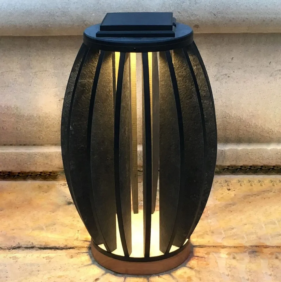 Pastek LED-solcellelampe af teaktræ med sensor