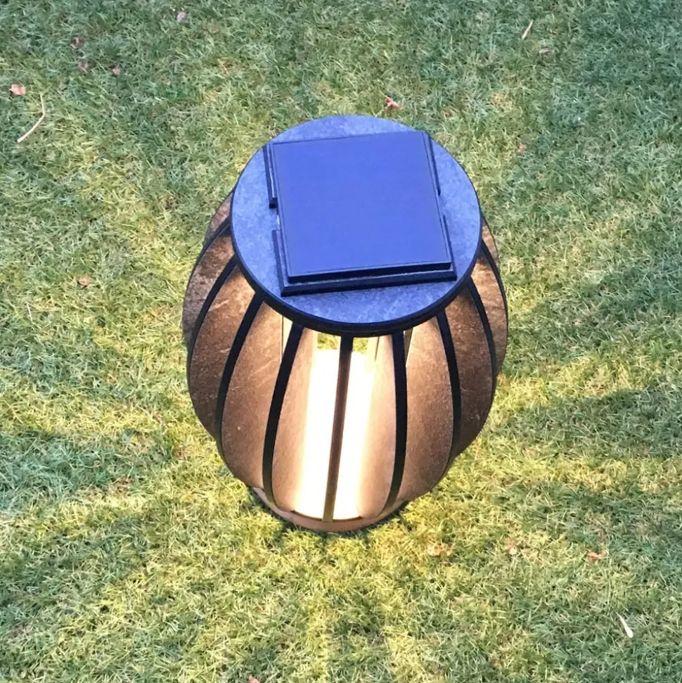 Pastek LED-solcellelampe af teaktræ med sensor