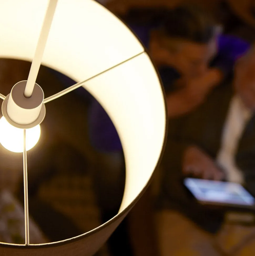 Philips E27 LED-pære, dag/nat-sensor 7,5 W 2.700 K