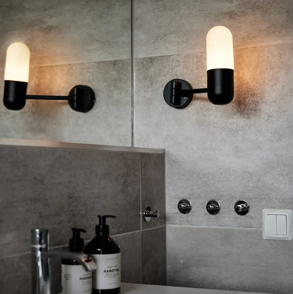 PR Home væglampe til badeværelset Zeta, sort, IP44, drejelig