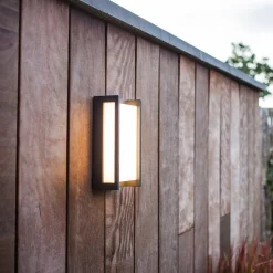 Qubo udendørs LED-væglampe, RGBW smart styring