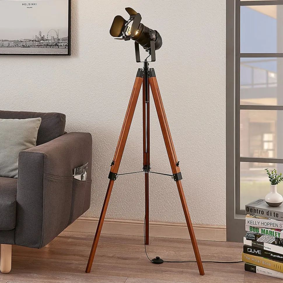 Trægulvlampe Hilma med trebenet stel