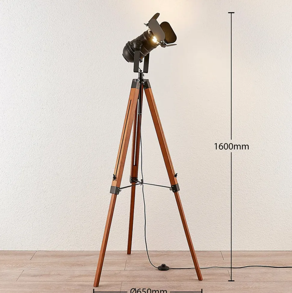 Trægulvlampe Hilma med trebenet stel