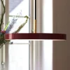 UMAGE Asteria medium LED-hængelampe, messing, rød