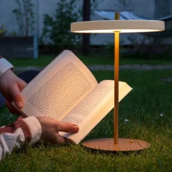 UMAGE LED-bordlampe Asteria Move perlehvid/messing 31cm