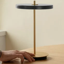 UMAGE LED-bordlampe med batteri Asteria Move antracit/messing 31 cm
