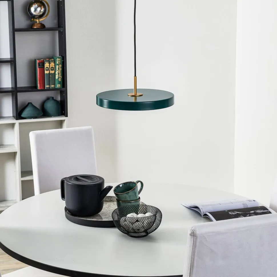 UMAGE LED-hængelampe Asteria Mini mørkegrøn/messing Ø 31 cm