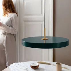 UMAGE LED-hængelampe Asteria Medium, grøn/messing, Ø 43 cm