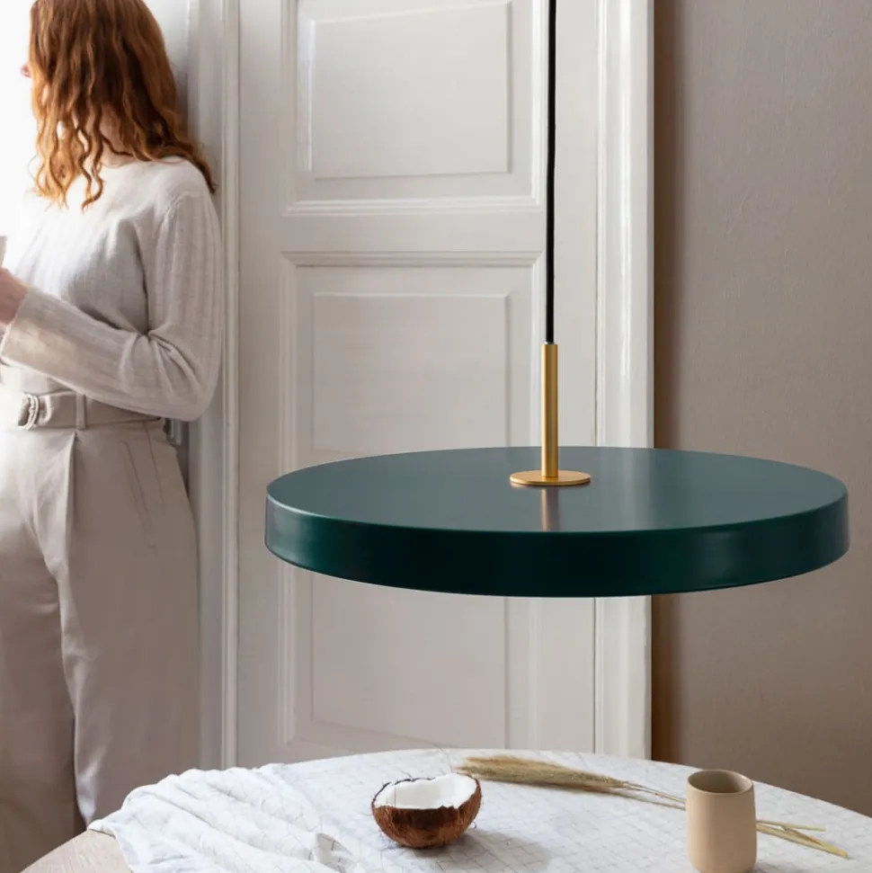 UMAGE LED-hængelampe Asteria Medium, grøn/messing, Ø 43 cm