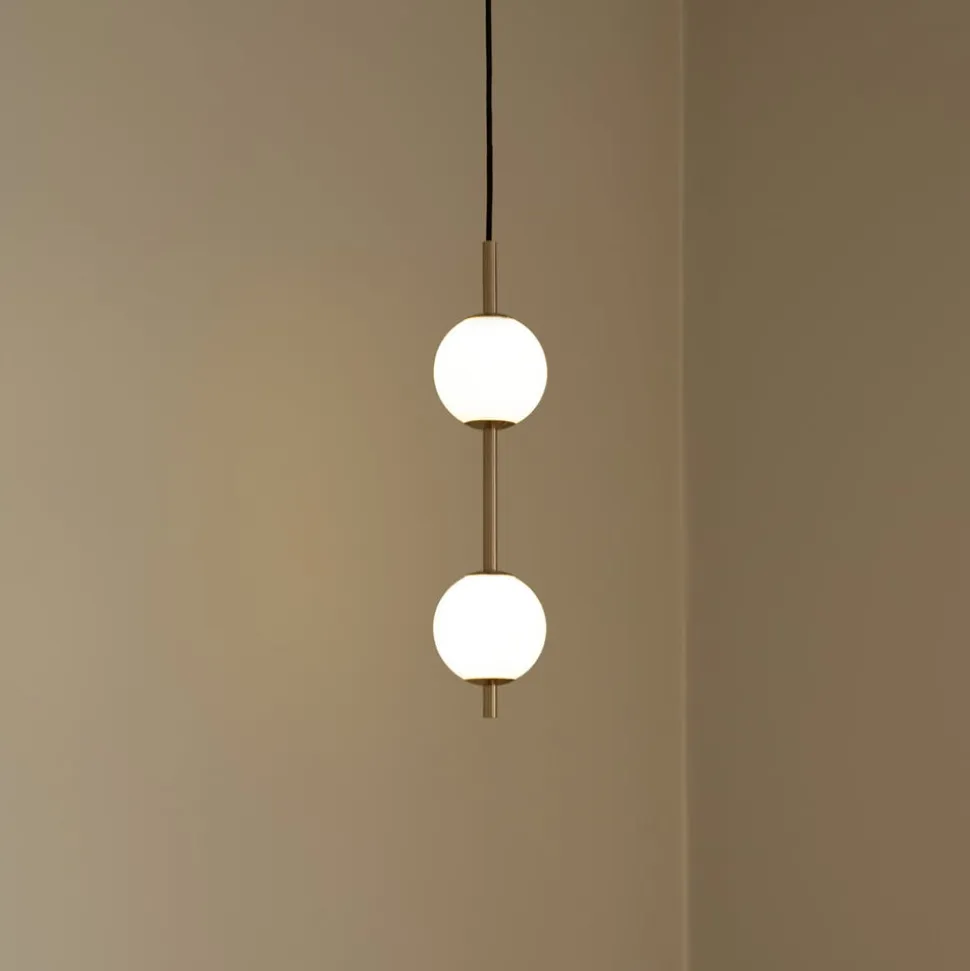 UMAGE LED-hængelampe Audrey, messingfarvet, 2 lyskilder Ø 12 cm