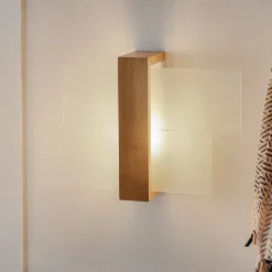 Væglampe Shifted 1, glas og lyst træ